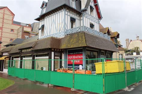 Deauville : La joaillerie Doux, détaillant officiel Rolex, .